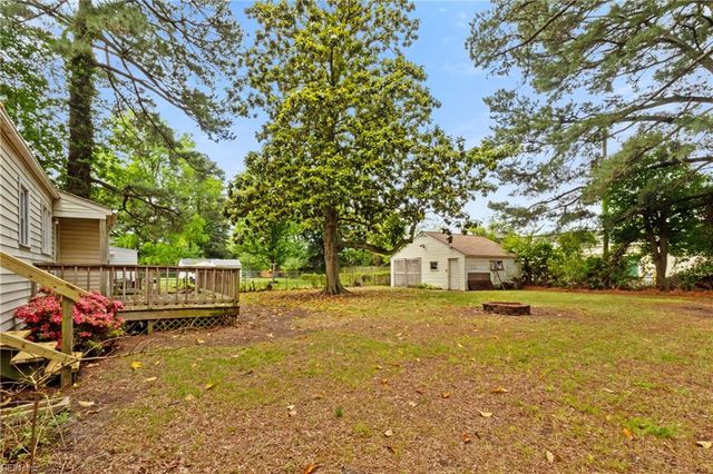 11 Gay DR, Newport News, VA 23606