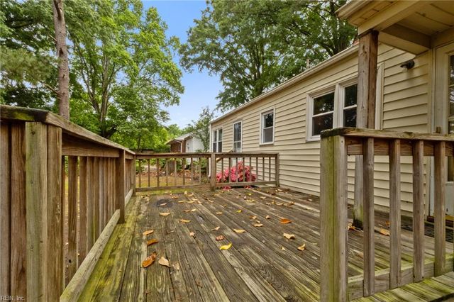 11 Gay DR, Newport News, VA 23606