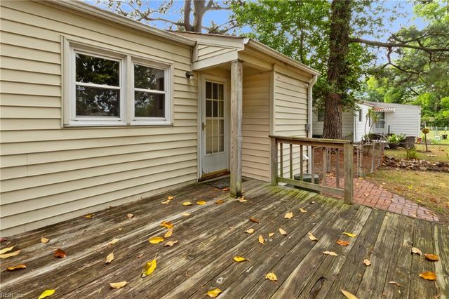 11 Gay DR, Newport News, VA 23606