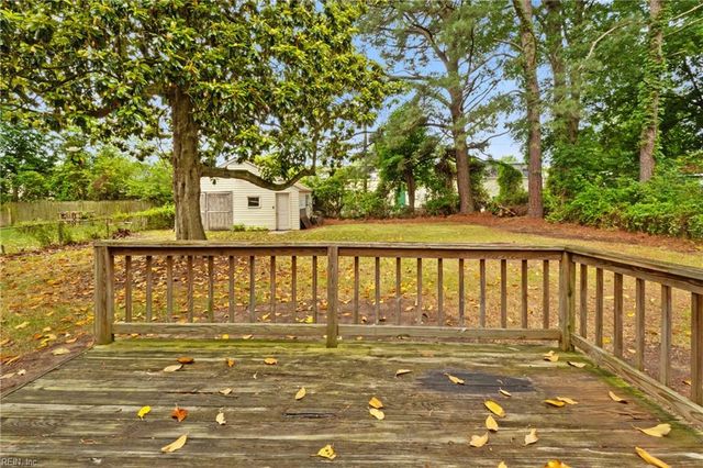 11 Gay DR, Newport News, VA 23606