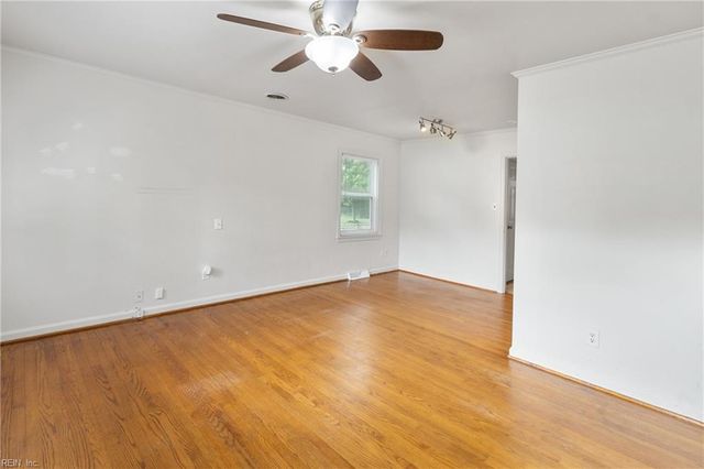11 Gay DR, Newport News, VA 23606