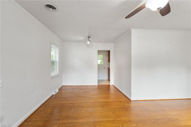 11 Gay DR, Newport News, VA 23606