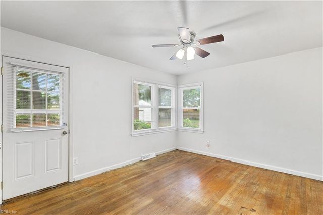 11 Gay DR, Newport News, VA 23606