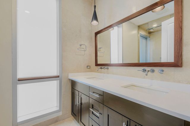 925 N Larrabee Street 2N, Chicago, IL 60610