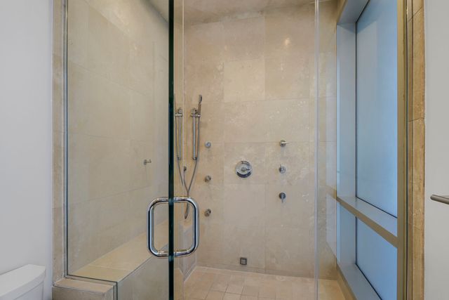 925 N Larrabee Street 2N, Chicago, IL 60610