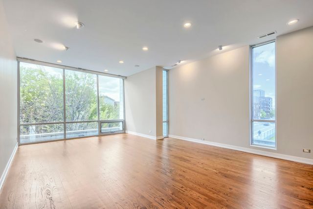 925 N Larrabee Street 2N, Chicago, IL 60610