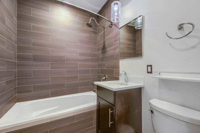 925 N Larrabee Street 2N, Chicago, IL 60610