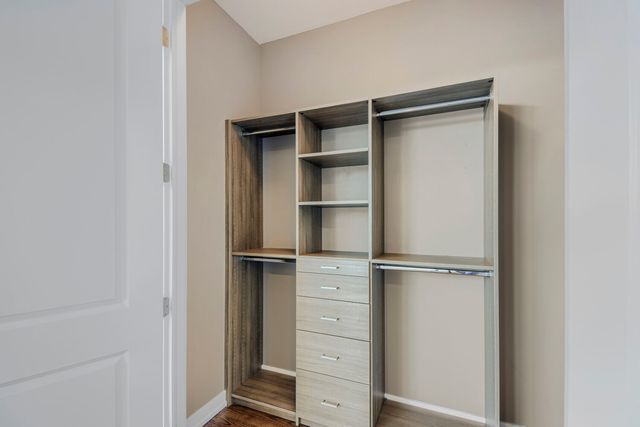 925 N Larrabee Street 2N, Chicago, IL 60610
