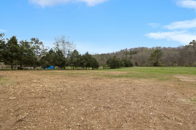 7250 Taylor Creek Loop, Nunnelly, TN 37137