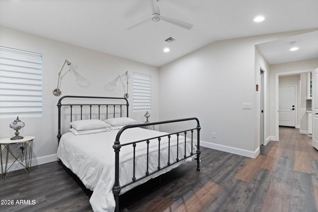 4923 E INDIANOLA Avenue, Phoenix, AZ 85018