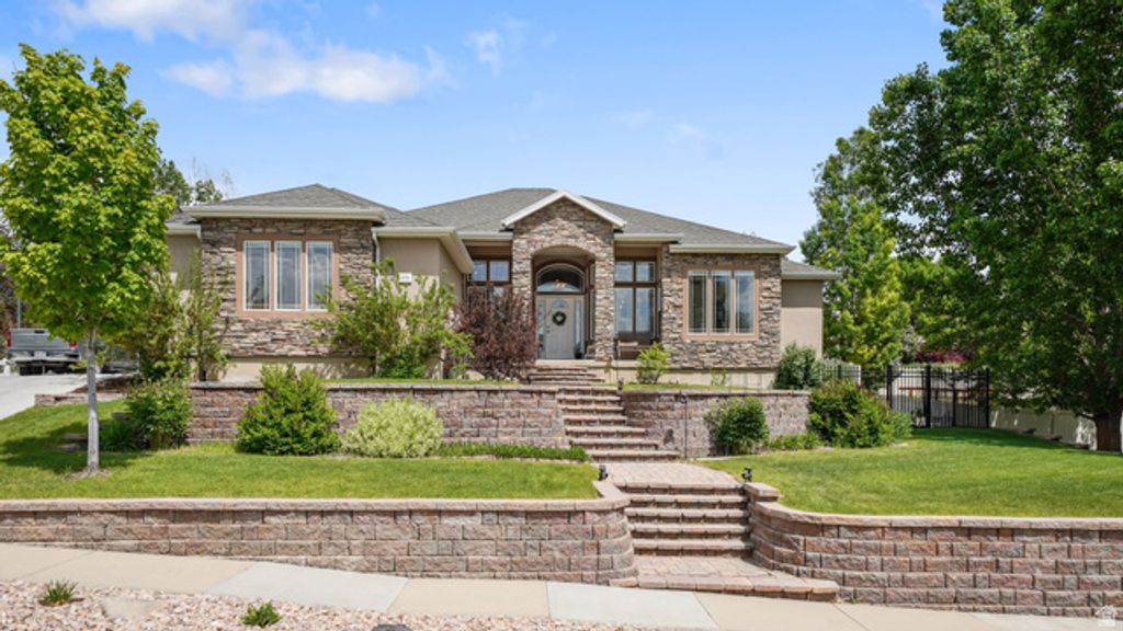 Image 2 of property listing at 372 N WATERSIDE RD, Heber City, UT 84032