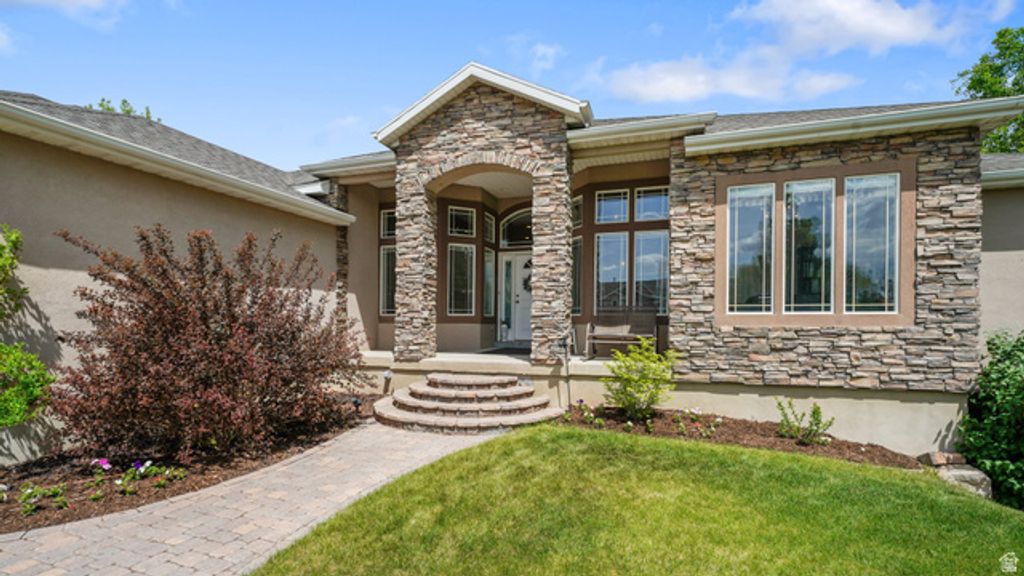 Image 4 of property listing at 372 N WATERSIDE RD, Heber City, UT 84032