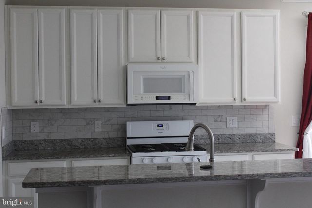 252 LONG POINT DR, Fredericksburg, VA 22406