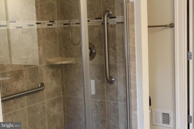 252 LONG POINT DR, Fredericksburg, VA 22406