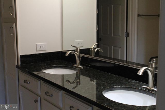 252 LONG POINT DR, Fredericksburg, VA 22406