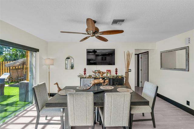 6840 NW 26th St, Margate, FL 33063