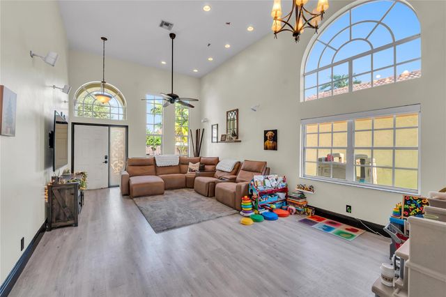 6840 NW 26th St, Margate, FL 33063