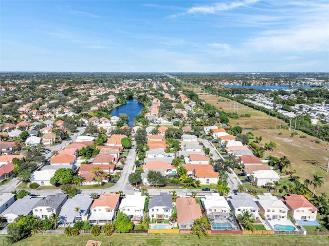 6840 NW 26th St, Margate, FL 33063