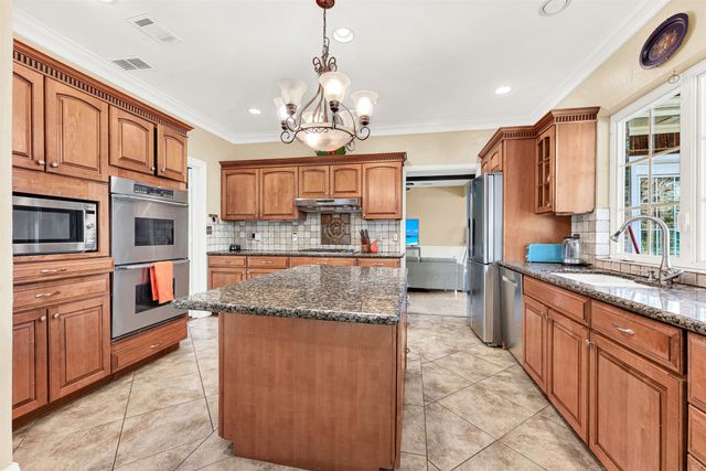 1817 Edgewater Drive, Plano, TX 75075