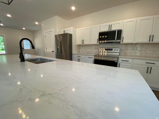 16 Trinton Avenue, Bedford, IN 47421