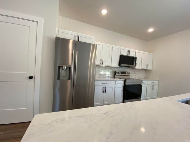 16 Trinton Avenue, Bedford, IN 47421