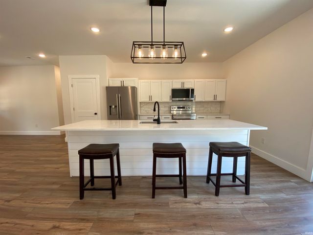 16 Trinton Avenue, Bedford, IN 47421