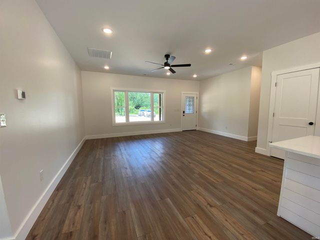 16 Trinton Avenue, Bedford, IN 47421