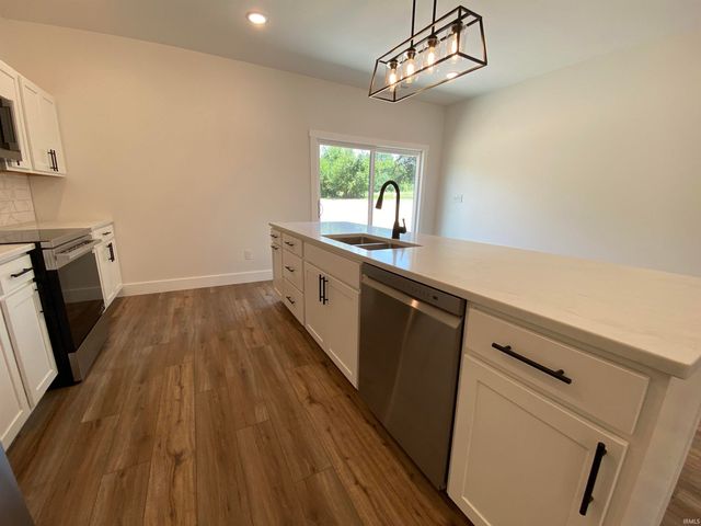 16 Trinton Avenue, Bedford, IN 47421