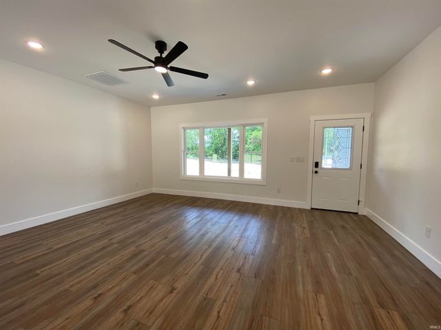 16 Trinton Avenue, Bedford, IN 47421