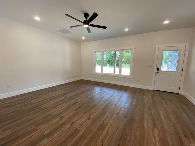 16 Trinton Avenue, Bedford, IN 47421