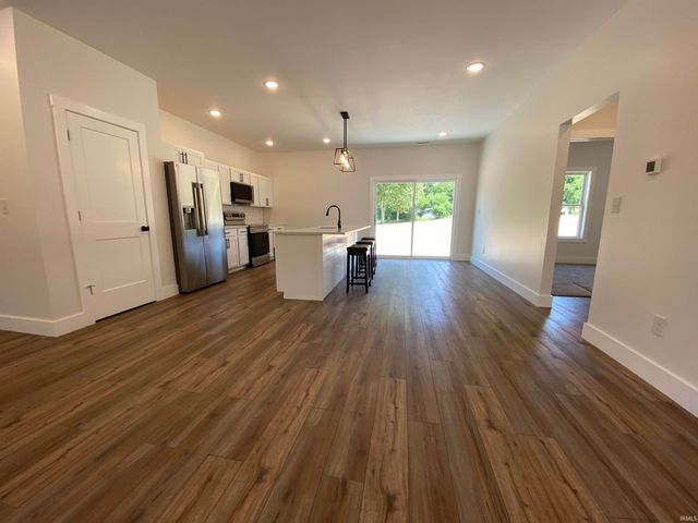 16 Trinton Avenue, Bedford, IN 47421