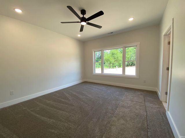 16 Trinton Avenue, Bedford, IN 47421