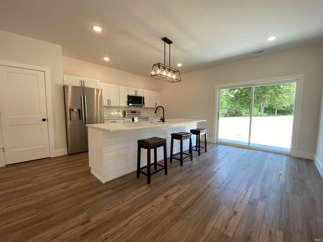 16 Trinton Avenue, Bedford, IN 47421