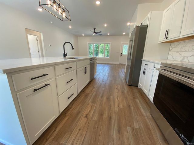 16 Trinton Avenue, Bedford, IN 47421
