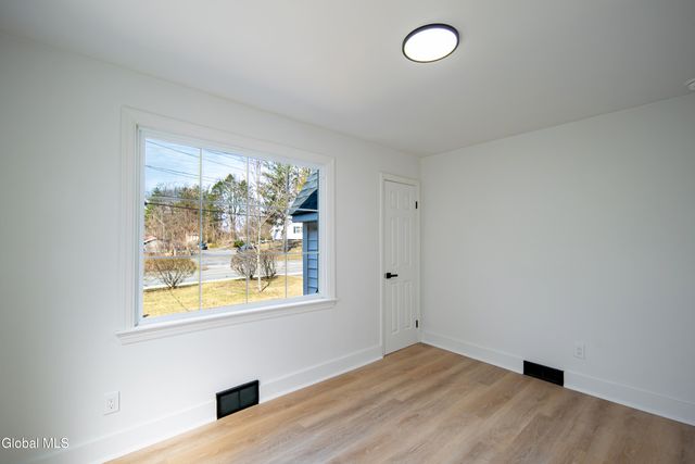 308 Kings Road, Schenectady, NY 12304