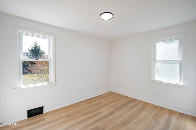 308 Kings Road, Schenectady, NY 12304