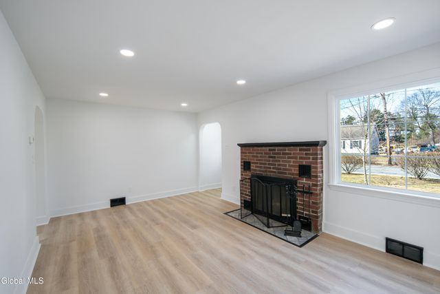 308 Kings Road, Schenectady, NY 12304
