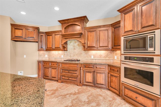 1100 Southern Oaks Drive, Angleton, TX 77515