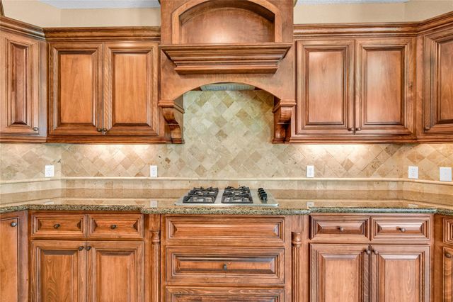 1100 Southern Oaks Drive, Angleton, TX 77515