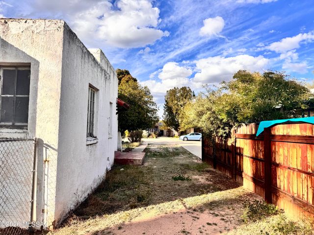 2328 E Hawthorne Street, Tucson, AZ 85719