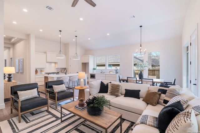 1751 Oakmont Cir, New Braunfels, TX 78132