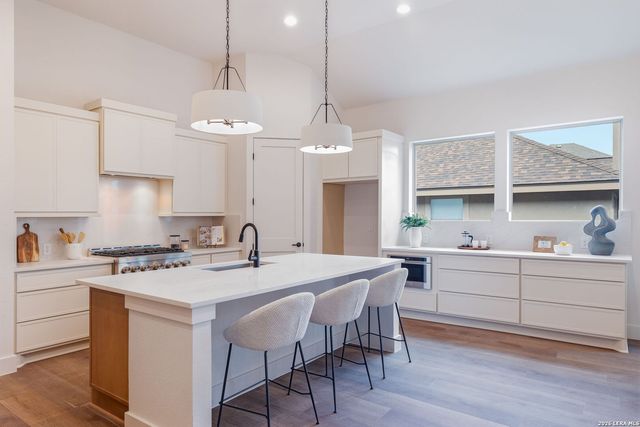 1751 Oakmont Cir, New Braunfels, TX 78132