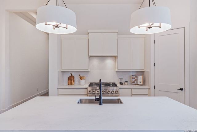 1751 Oakmont Cir, New Braunfels, TX 78132