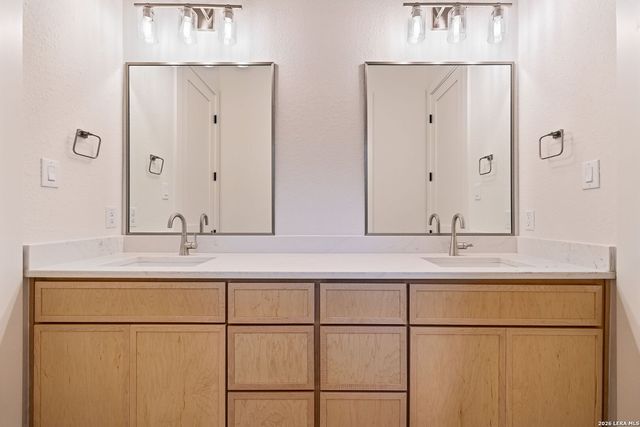 1751 Oakmont Cir, New Braunfels, TX 78132