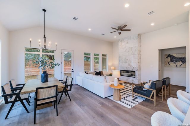 1751 Oakmont Cir, New Braunfels, TX 78132