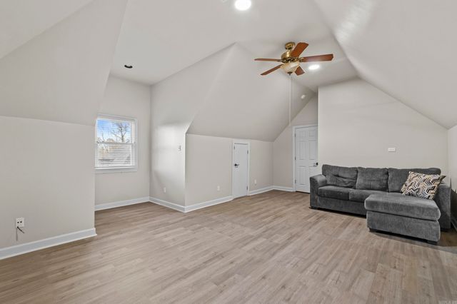 126 Calais Drive, Maumelle, AR 72113