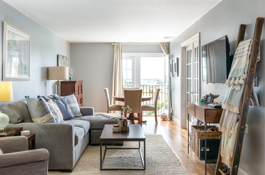 312-320 W. 3rd St. 205, Boston, MA 02127