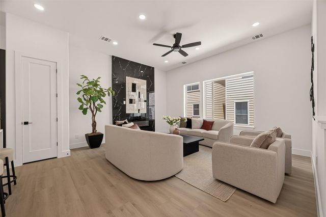 1105 Wilson St, Houston, TX 77019