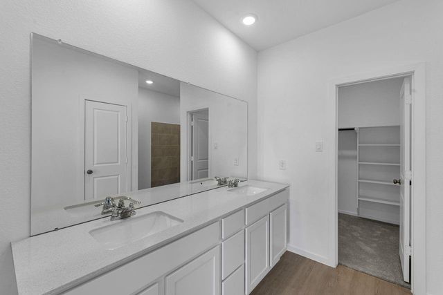 12 Robin Court, Angleton, TX 77515