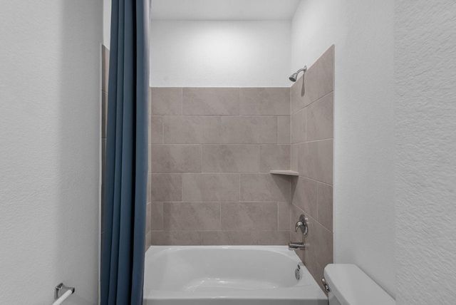 12 Robin Court, Angleton, TX 77515